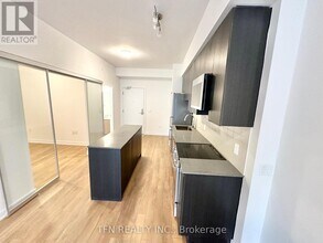 2433 Dufferin St in Toronto, ON - Building Photo - Building Photo