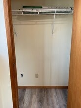 902 W Lincoln Ave #2 in Fergus Falls, MN - Building Photo - Building Photo