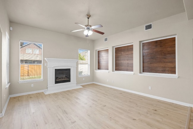 13713 Glen Mark Dr in Manor, TX - Foto de edificio - Building Photo