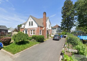 19 Calvin Ave, Unit 19 Calvin in Cranston, RI - Building Photo