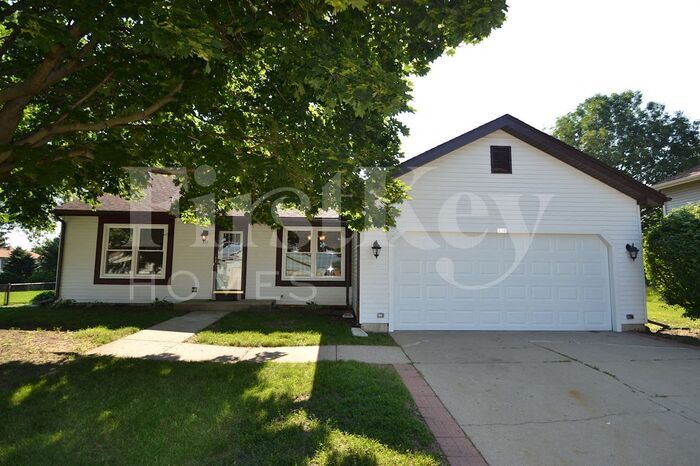 310 Brookwood Trail in McHenry, IL - Building Photo
