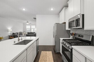 140 Lemonball Dr in Buda, TX - Building Photo - Building Photo