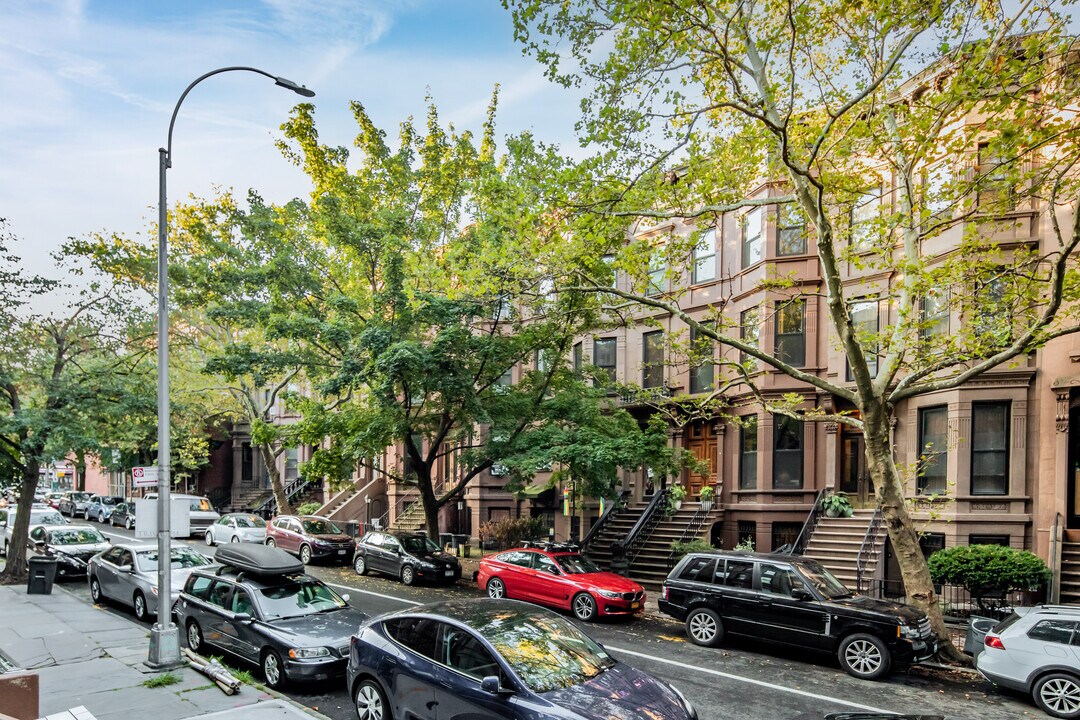 146 Lincoln Pl in Brooklyn, NY - Building Photo