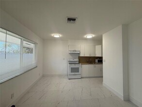 842 SW 2nd St in Hallandale Beach, FL - Building Photo - Building Photo