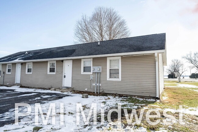 4881 300W in New Palestine, IN - Foto de edificio - Building Photo