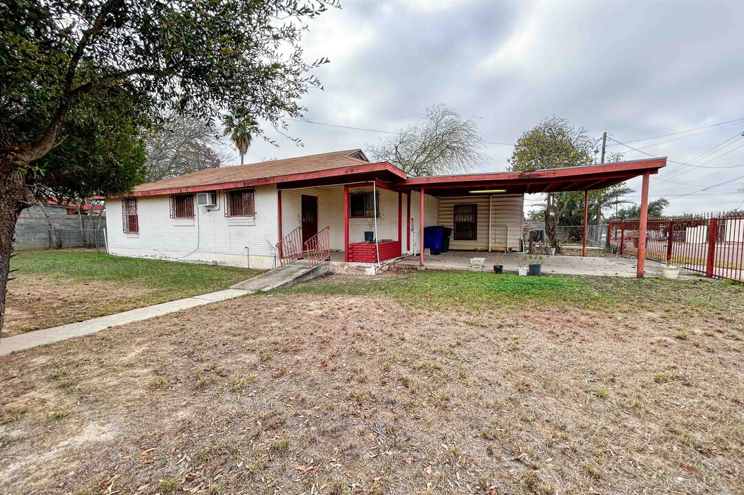 2901 E Plum St in Laredo, TX - Building Photo