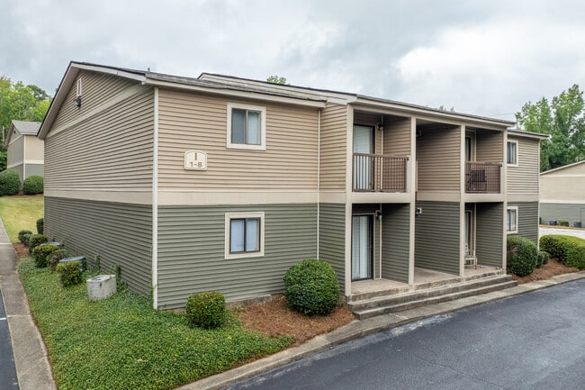Clover Leaf Apartment Homes in Phenix City, AL - Foto de edificio - Building Photo