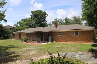 21 Highpoint Dr in Gulf Breeze, FL - Foto de edificio - Building Photo