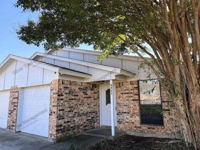 property at 6847 S Creek Dr