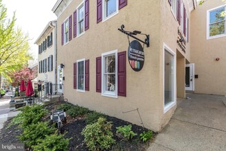 4 W Oakland Ave in Doylestown, PA - Building Photo - Building Photo