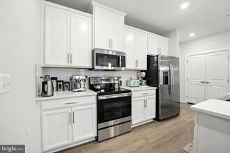 12865 Mosaic Pk Wy, Unit 3C in Herndon, VA - Building Photo - Building Photo