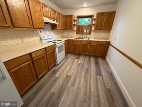 122 Pine Glen Rd in Langhorne, PA - Building Photo - Building Photo