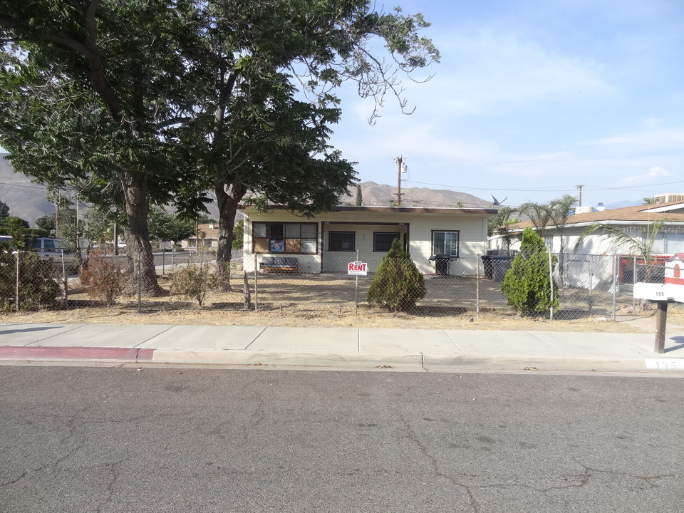 195 W Washburn Ave in San Jacinto, CA - Building Photo