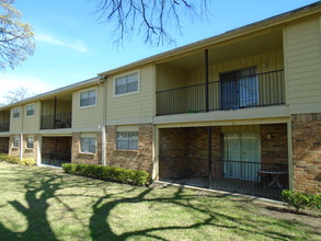 Park at Westover - a Warner Alan Property in Fort Worth, TX - Building Photo - Building Photo