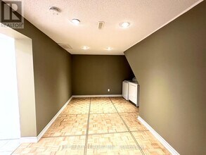96 Oakmeadow Blvd in Toronto, ON - Building Photo - Building Photo
