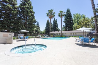 ASHFORD PARK in Sacramento, CA - Foto de edificio - Building Photo