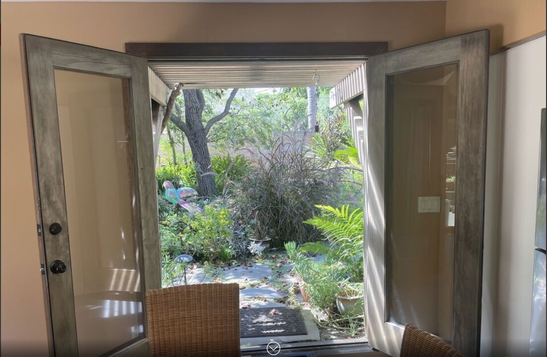 3322 Colbert Ave in Los Angeles, CA - Building Photo