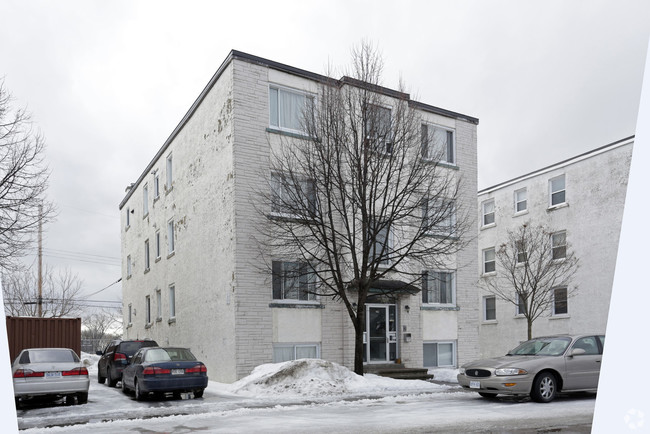 408 Blake Blvd in Ottawa, ON - Building Photo - Building Photo