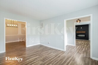 2816 Scarlet Cir in Charlotte, NC - Foto de edificio - Building Photo