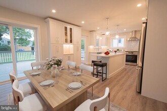 21 Manor Rd in Paoli, PA - Building Photo - Building Photo