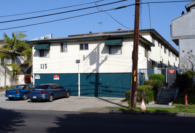 115 E Ivy Ave in Inglewood, CA - Foto de edificio - Building Photo