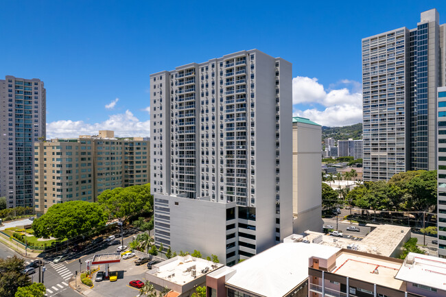 Holomua in Honolulu, HI - Building Photo - Building Photo