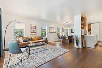 2202 Montclaire St in Austin, TX - Building Photo - Building Photo