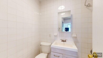 692 9th Ave in New York, NY - Building Photo - Building Photo