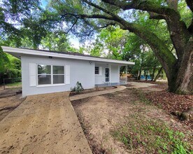 8 Wisconsin Dr in Pensacola, FL - Building Photo - Building Photo