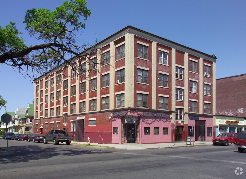 Borniquen Apartments in Springfield, MA - Foto de edificio