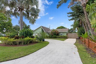 2996 Cardinal Dr in Delray Beach, FL - Building Photo