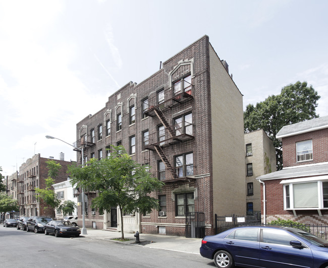 964 E 15th St in Brooklyn, NY - Foto de edificio - Building Photo