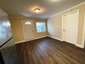 2242 Fairfield St in Sacramento, CA - Building Photo - Building Photo