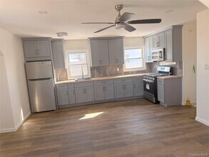 351 Roquette Ave in South Floral Park, NY - Building Photo - Building Photo