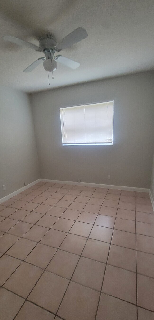 9006 NW 23rd Pl in Coral Springs, FL - Foto de edificio - Building Photo