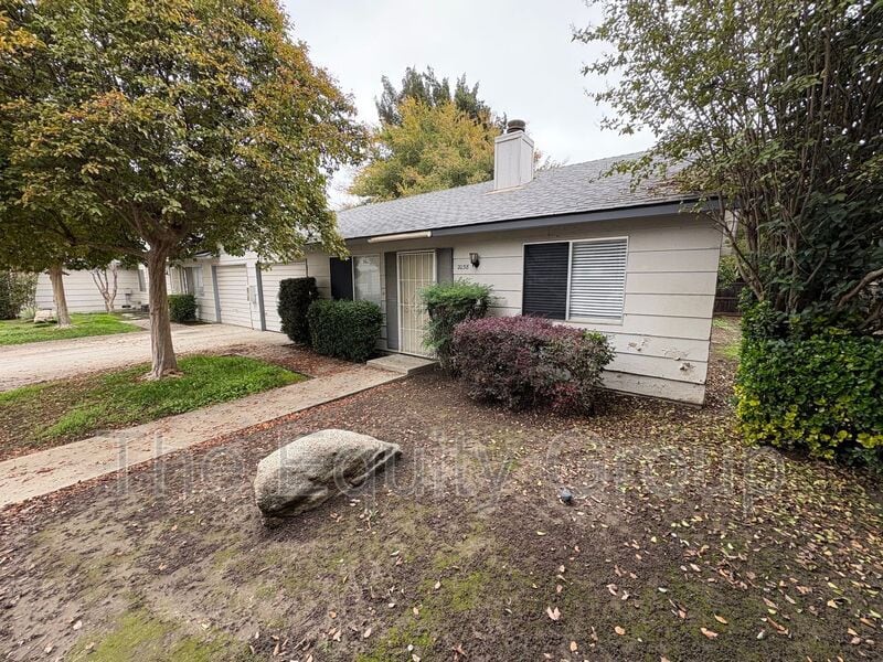2038 S Cain St in Visalia, CA - Building Photo