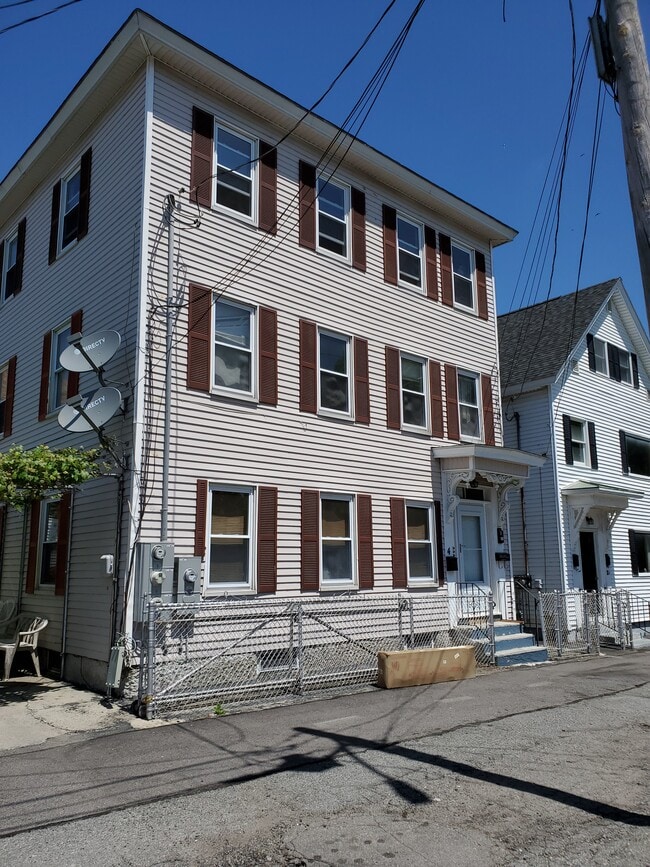 4 Joiners Ct Apartments and Nearby Lowell Apartments For Rent Lowell, MA