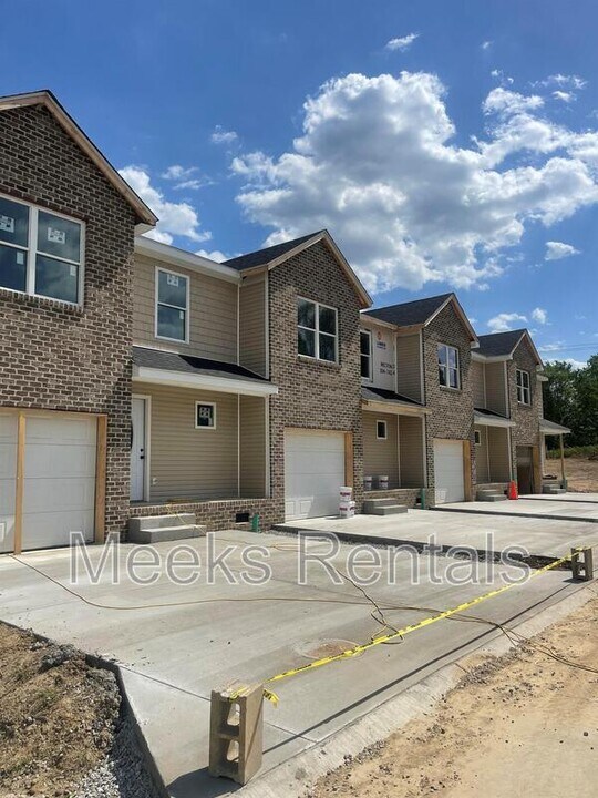 16 Christian Ct in Hurricane, WV - Building Photo