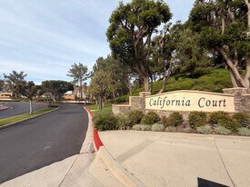 271 California Ct in Mission Viejo, CA - Building Photo