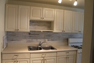 457 W 8th St, Unit 1 in Erie, PA - Building Photo