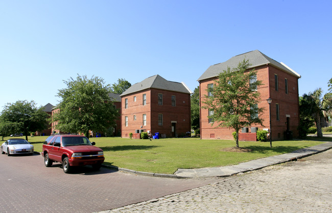 William E Enston Homes in Charleston, SC - Foto de edificio - Building Photo