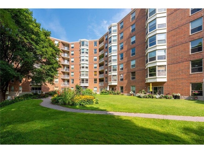 1425 W 28th St in Minneapolis, MN - Building Photo - Building Photo