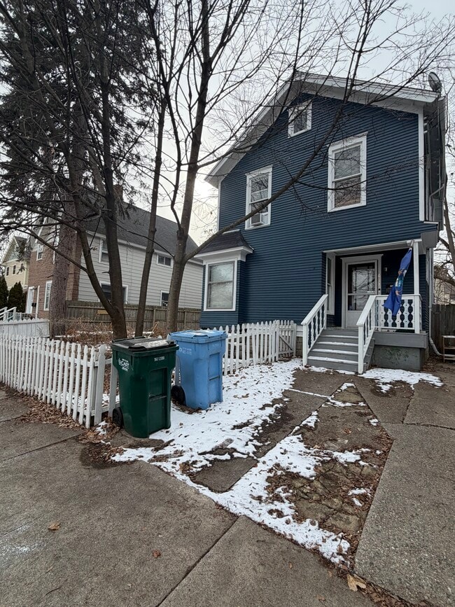 612 Cherry St in Lansing, MI - Foto de edificio - Building Photo