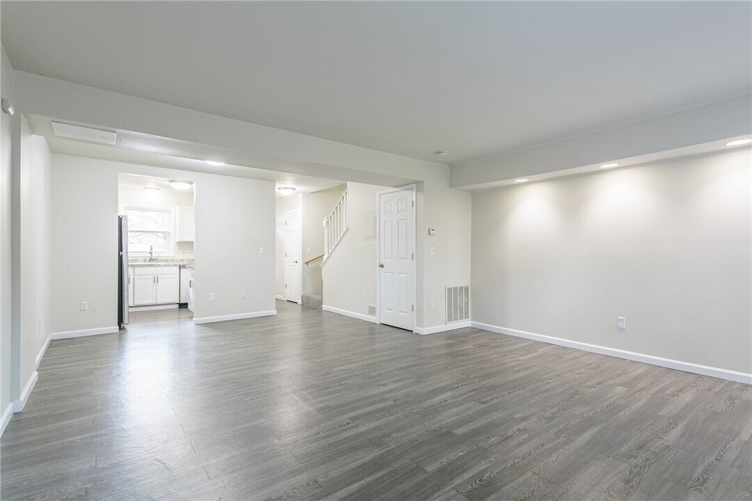 100 Graham Rd in Ithaca, NY - Building Photo