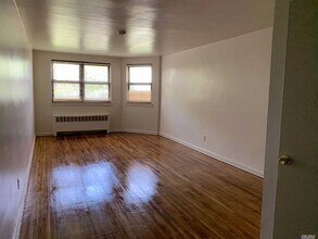 100 Division Ave-Unit -2 D in Levittown, NY - Building Photo - Building Photo