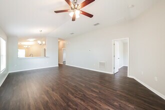 7329 Lumber Port Dr in Ruskin, FL - Foto de edificio - Building Photo