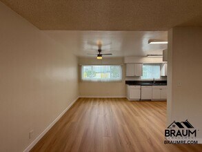 13129 Oxnard St in Los Angeles, CA - Building Photo - Building Photo