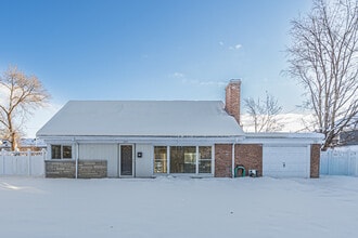 3225 Illinois Rd in Wilmette, IL - Foto de edificio - Building Photo