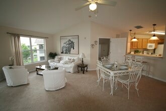 2675 Emerald Lake Ct in Kissimmee, FL - Building Photo - Building Photo