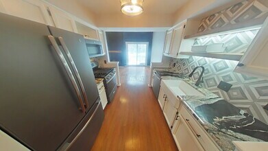 43835 Coachmaker Dr in Sterling Heights, MI - Building Photo - Building Photo